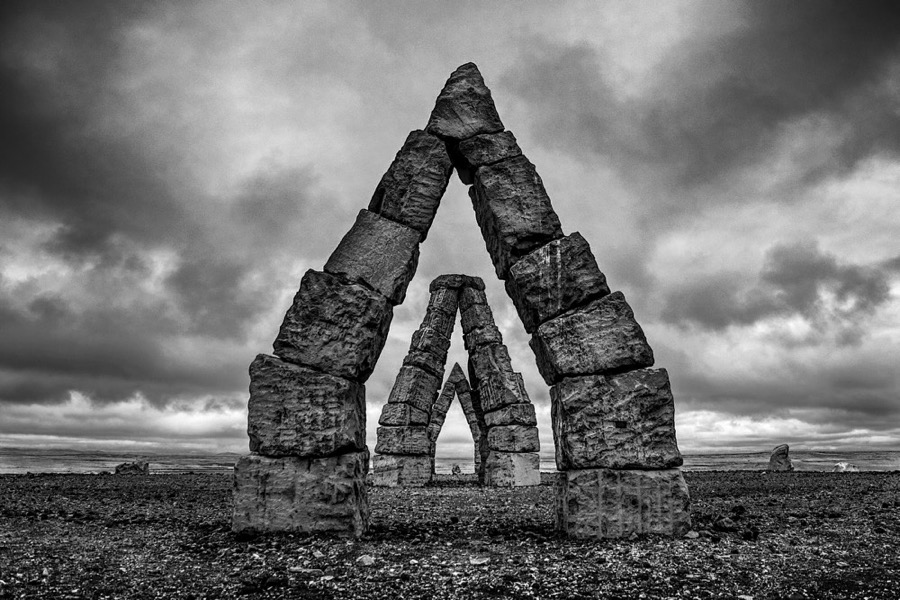 <b>Heimskautsger&eth;i&eth;</b><br>Heimskautsger&eth;i&eth; &aacute; Raufarh&ouml;fn. Tignarlegt mannvirki sem enn er &iacute; byggingu.<br>Eintak 1 af 30<br>L&iacute;til: 30x45 cm kr. 22.000<br>Mi&eth;st&aelig;r&eth;: 40x60 cm kr. 28.000<br>St&oacute;r: 50x75 cm kr. 35.000